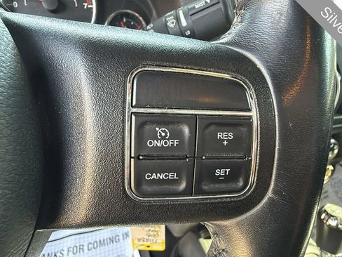 Used 2018 Jeep Wrangler Unlimited Rubicon w/ Connectivity Group AWD/4WD image 27