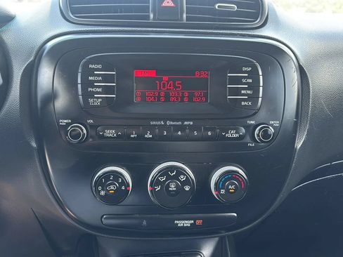 Used 2016 Kia Soul FWD image 11