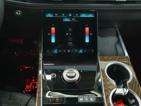 Used 2025 Cadillac Escalade Sport Platinum AWD/4WD image 26