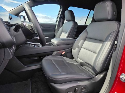 Used 2025 Chevrolet Traverse LT AWD/4WD image 23
