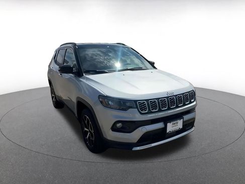 Used 2025 Jeep Compass Limited image 3