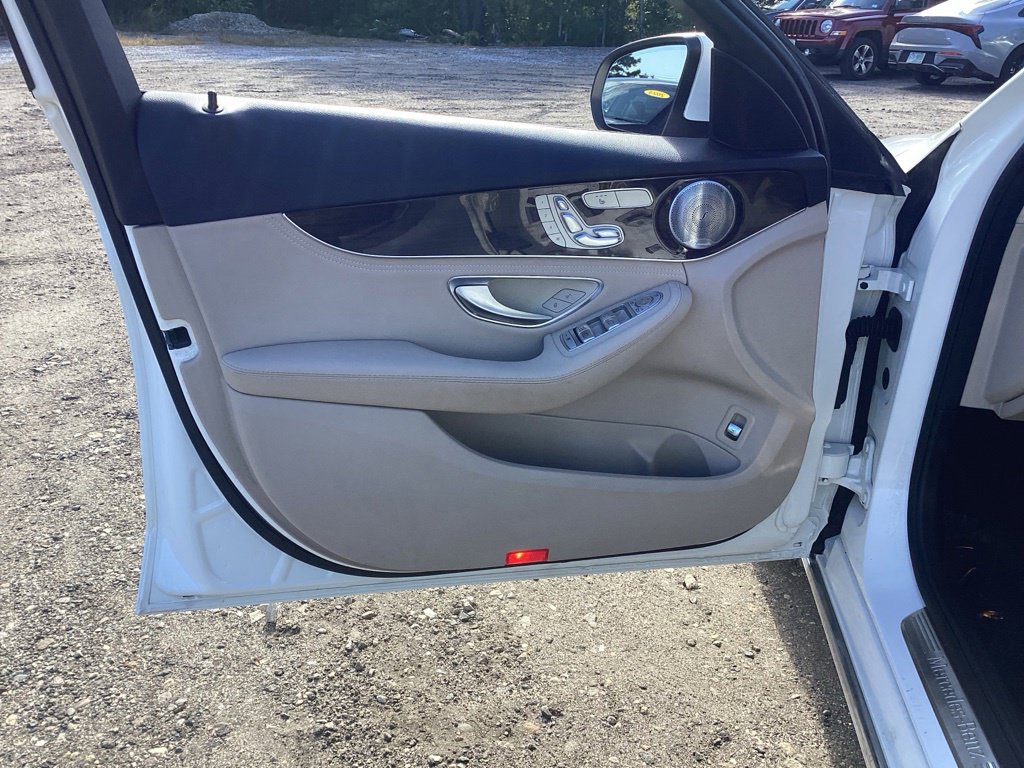 Used 2015 Mercedes-Benz C 300 4MATIC Sedan image 9