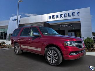 Used 2017 Lincoln Navigator Select video 1