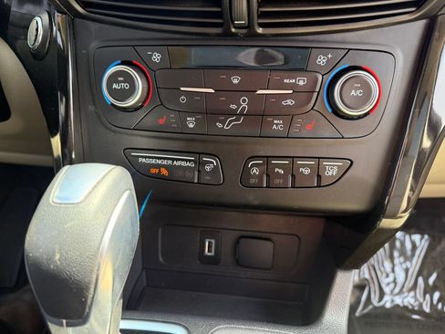 Used 2019 Ford Escape Titanium AWD/4WD image 31