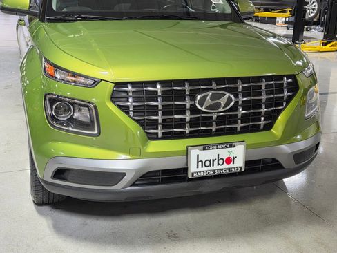 Certified 2023 Hyundai Venue SEL FWD image 9