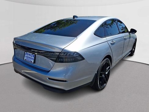 Used 2025 Honda Accord SE image 10