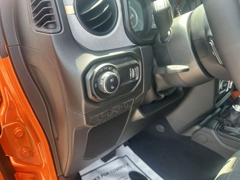 New 2025 Jeep Gladiator Sport image 31