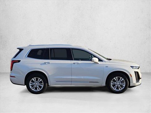 Used 2024 Cadillac XT6 Luxury w/ LPO, Floor Liner Package AWD/4WD image 4