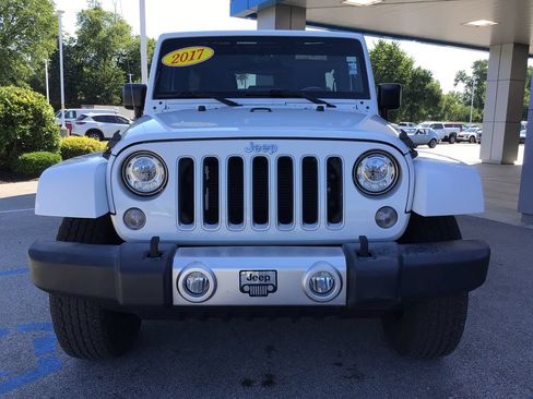 Used 2017 Jeep Wrangler Unlimited Sahara w/ Max Tow Package AWD/4WD image 15