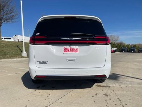 New 2026 Chrysler Pacifica Pinnacle FWD image 5