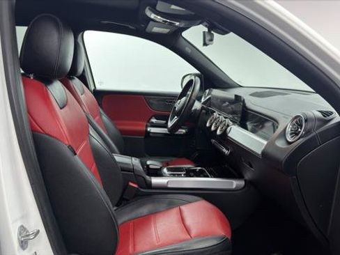 Used 2022 Mercedes-Benz GLB 250 image 21