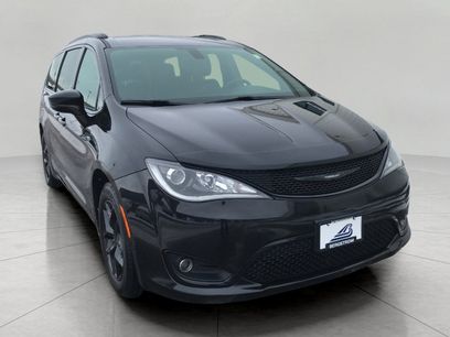 Used 2018 Chrysler Pacifica Touring-L w/ Premium Audio Group