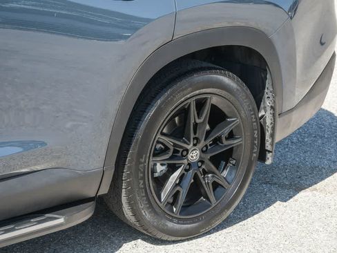 Used 2025 Toyota Grand Highlander FWD image 11