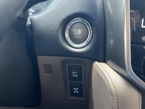 Used 2023 Lexus GX 460 Premium w/ Accessory Package AWD/4WD image 6