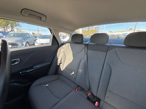 Used 2025 Kia K4 FWD image 40