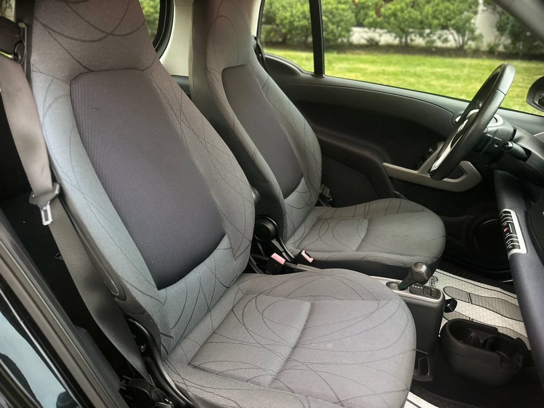 Used 2012 smart fortwo passion RWD image 15