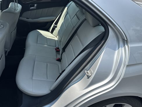 Used 2011 Mercedes-Benz E 350 4MATIC Sedan image 9