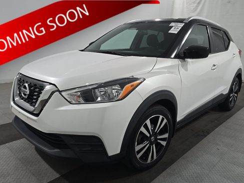 Used 2019 Nissan Kicks SV FWD image 1