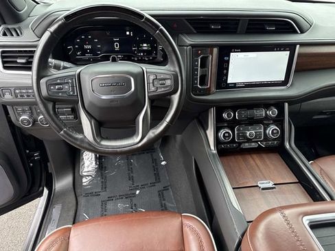 Used 2023 GMC Yukon XL Denali Ultimate image 18