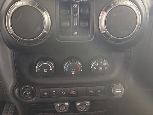 Used 2018 Jeep Wrangler Unlimited Sahara image 19
