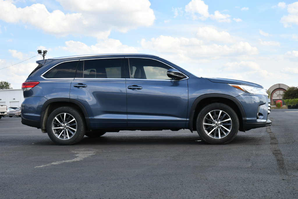 Used 2018 Toyota Highlander XLE AWD/4WD image 8