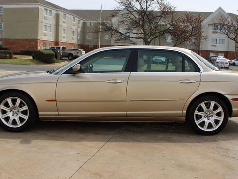 Used 2005 Jaguar XJ8 RWD image 25