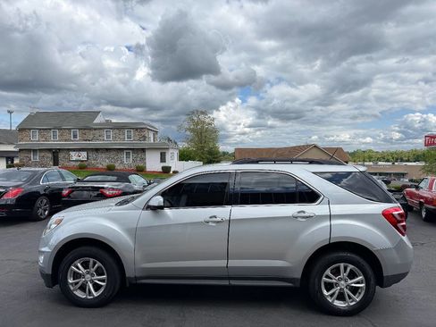 Used 2017 Chevrolet Equinox LT w/ Convenience Package FWD image 4