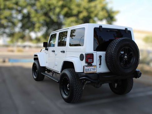 Used 2017 Jeep Wrangler Unlimited Sahara image 4