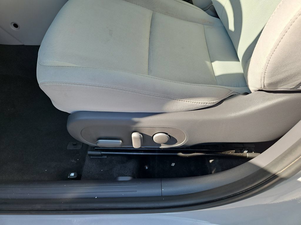 Used 2025 Hyundai Kona SEL FWD image 18