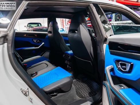 Used 2022 Lamborghini Urus image 19