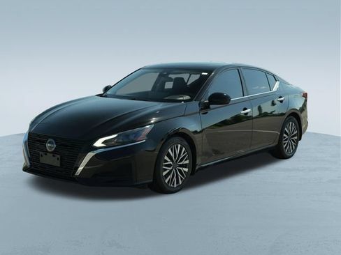Used 2023 Nissan Altima 2.5 SV w/ SV Premium Package FWD image 3