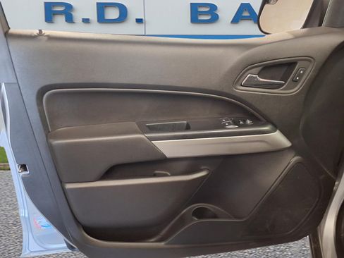 Used 2019 Chevrolet Colorado LT w/ LT Convenience Package AWD/4WD image 9