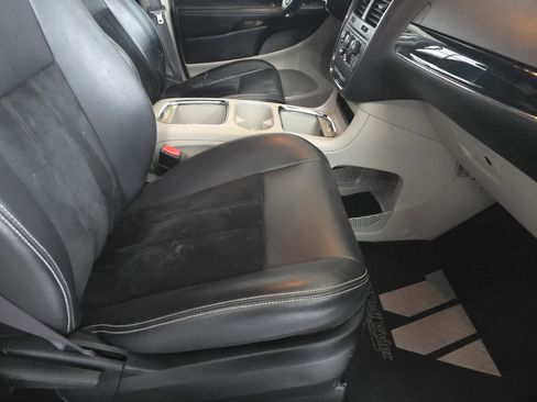 Used 2017 Dodge Grand Caravan SXT image 20