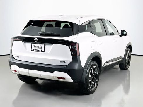Used 2025 Nissan Kicks SV AWD/4WD image 5