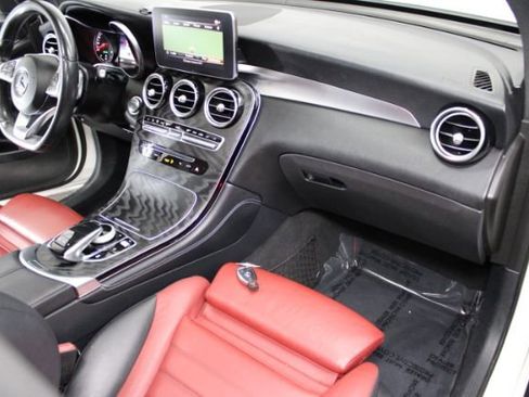 Used 2018 Mercedes-Benz GLC 300 4MATIC w/ AMG Line image 27