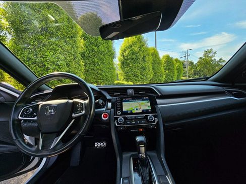 Used 2019 Honda Civic Touring image 14