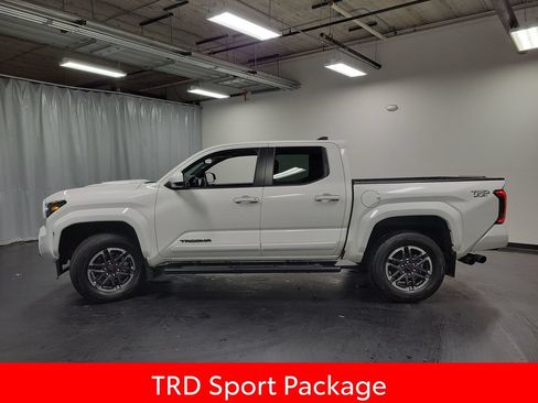 Used 2024 Toyota Tacoma TRD Sport AWD/4WD image 5