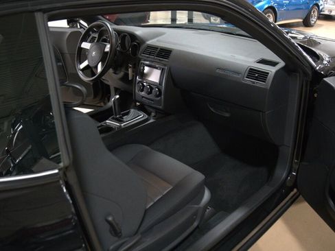 Used 2009 Dodge Challenger R/T image 35