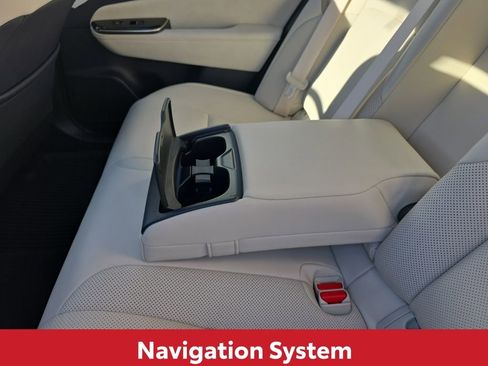 Used 2024 Toyota Crown Limited image 17