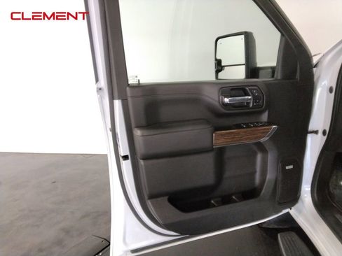 Used 2022 Chevrolet Silverado 2500 High Country w/ Safety Package II image 27