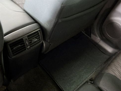 Used 2019 Nissan Rogue SV image 25