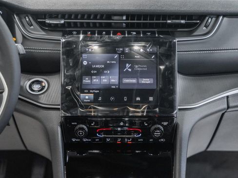 New 2025 Jeep Grand Cherokee L Altitude image 19