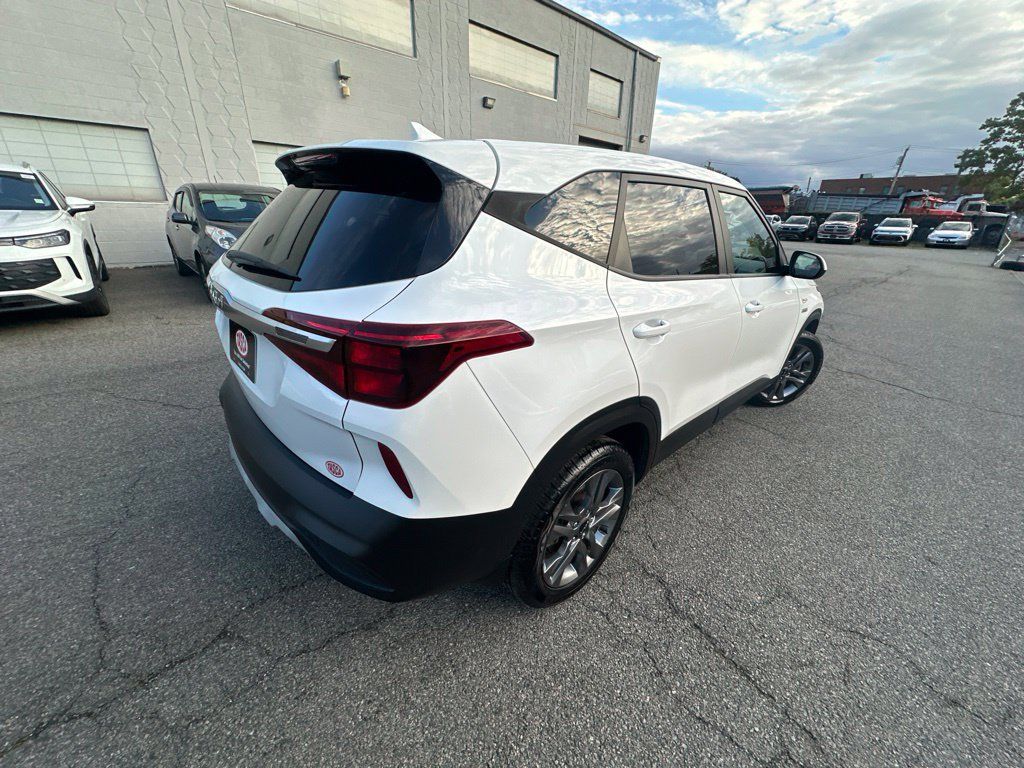 Used 2023 Kia Seltos LX AWD/4WD image 6