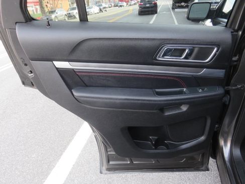 Used 2018 Ford Explorer Sport w/ Equipment Group 401A image 32