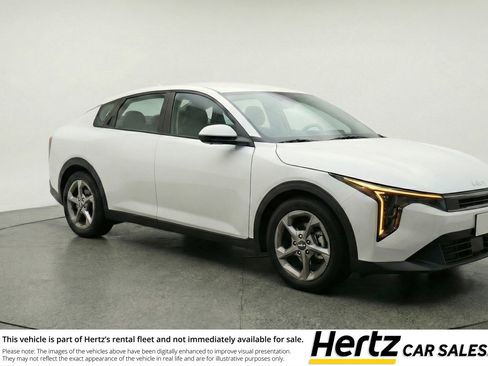 Used 2025 Kia K4 LXS image 1