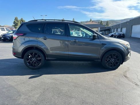 Used 2018 Ford Escape SE w/ SE Sport Appearance Package AWD/4WD image 4
