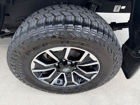 Used 2023 Toyota Tacoma TRD Sport w/ Technology Package AWD/4WD image 8