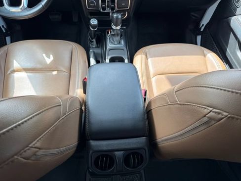 Used 2021 Jeep Wrangler Unlimited Sahara AWD/4WD image 18