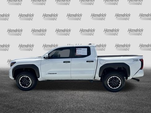 Certified 2025 Toyota Tacoma TRD Off-Road AWD/4WD image 7