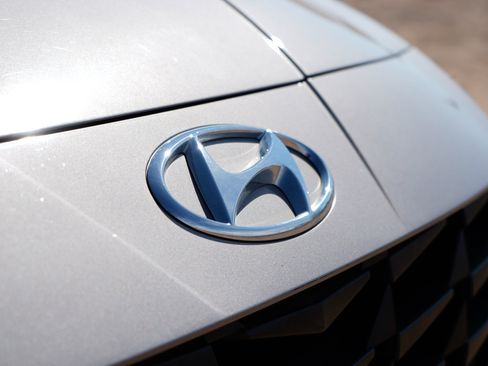 Used 2023 Hyundai Elantra SEL w/ Convenience Package image 32